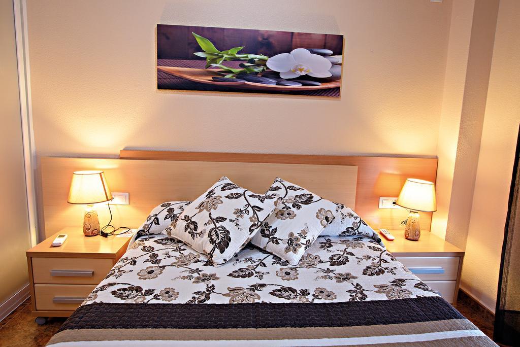 Hostal Carrizo Elda Exteriör bild