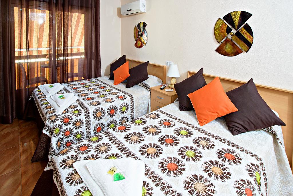 Hostal Carrizo Elda Exteriör bild