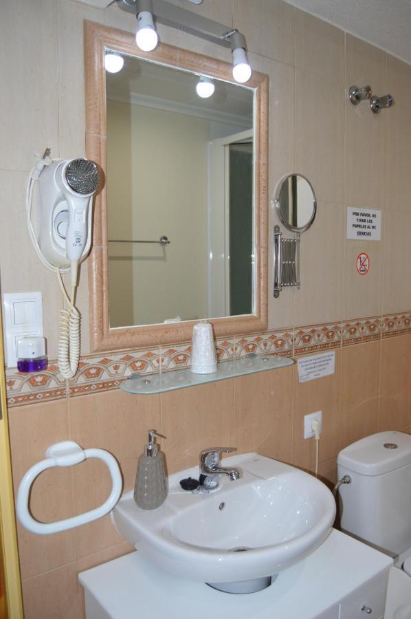 Hostal Carrizo Elda Exteriör bild